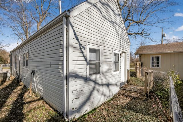 2838 E Cherry Street, Springfield, MO 65802