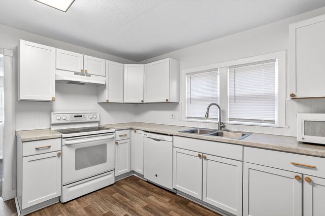 2838 E Cherry Street, Springfield, MO 65802