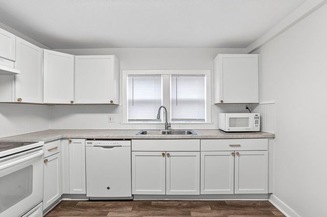 2838 E Cherry Street, Springfield, MO 65802