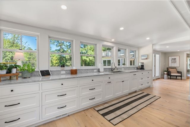 6 Curve Street, Sherborn, MA 01770