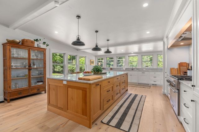 6 Curve Street, Sherborn, MA 01770