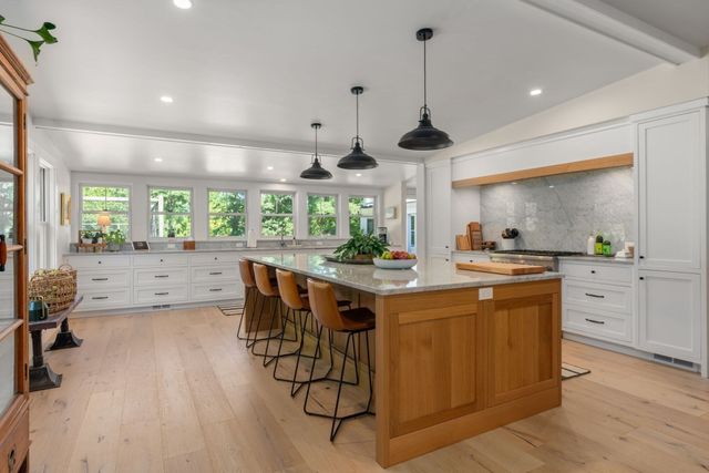 6 Curve Street, Sherborn, MA 01770
