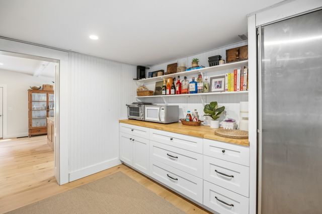 6 Curve Street, Sherborn, MA 01770