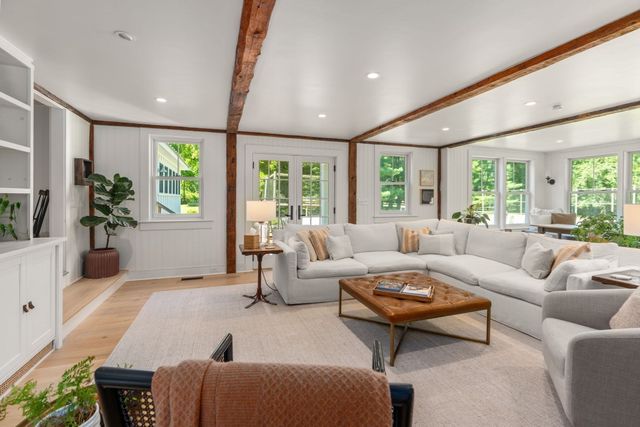 6 Curve Street, Sherborn, MA 01770