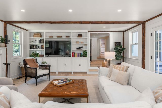 6 Curve Street, Sherborn, MA 01770