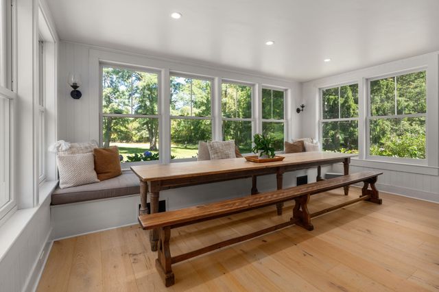 6 Curve Street, Sherborn, MA 01770