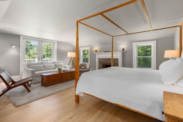6 Curve Street, Sherborn, MA 01770