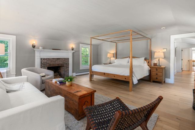 6 Curve Street, Sherborn, MA 01770