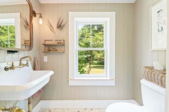 6 Curve Street, Sherborn, MA 01770