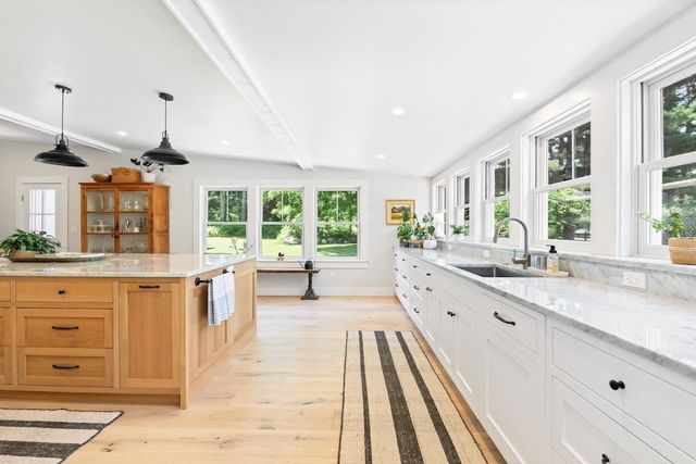 6 Curve Street, Sherborn, MA 01770