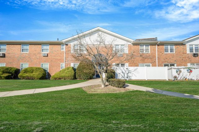 460 Old Town Road 2J, Port Jefferson Station, NY 11776