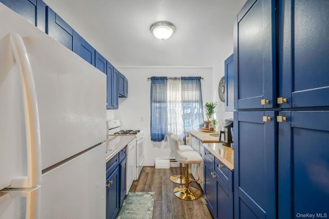 460 Old Town Road 2J, Port Jefferson Station, NY 11776