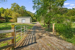 000 Maney Branch Road, Burnsville, NC 28714