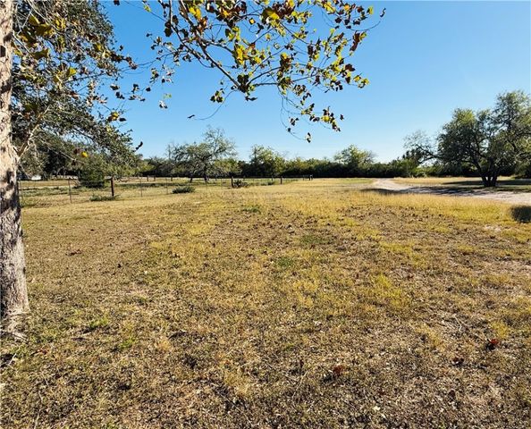 2871 Carr Road, Beeville, TX 78102