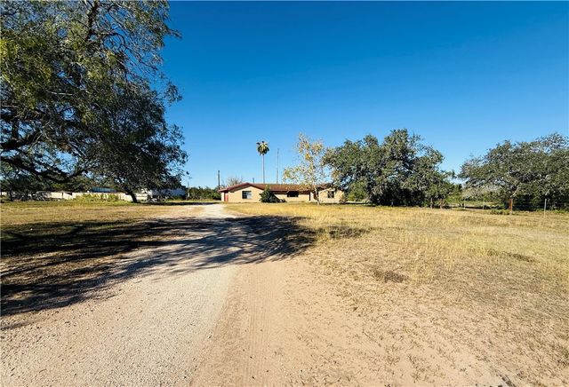 2871 Carr Road, Beeville, TX 78102