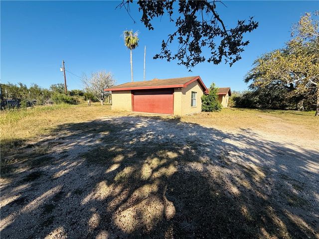 2871 Carr Road, Beeville, TX 78102