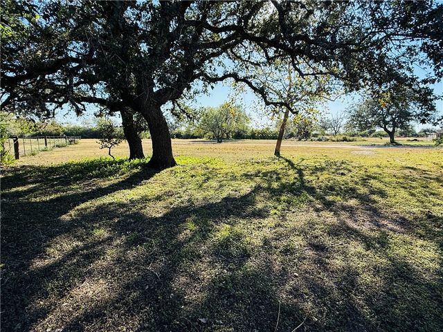 2871 Carr Road, Beeville, TX 78102
