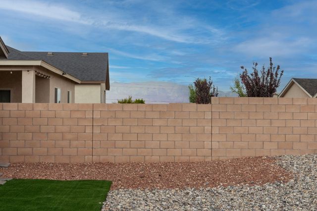 126 Spectrum Avenue SW, Rio Rancho, NM 87124