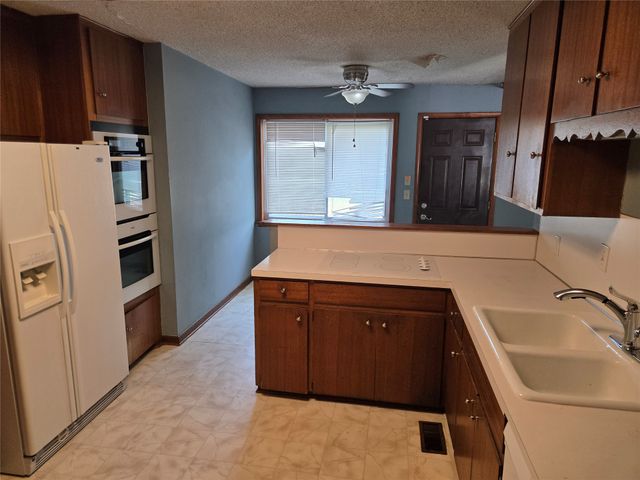 10946 E 4th Street, Tulsa, OK 74128