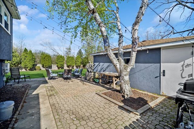 1230 Greenwood Court, Deerfield, IL 60015