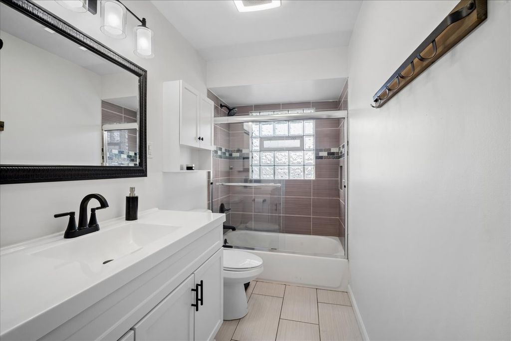 Image 16 of property listing at 1230 Greenwood Court, Deerfield, IL 60015
