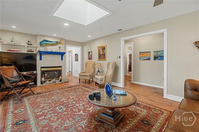 8811 Whitefield Avenue, Savannah, GA 31406