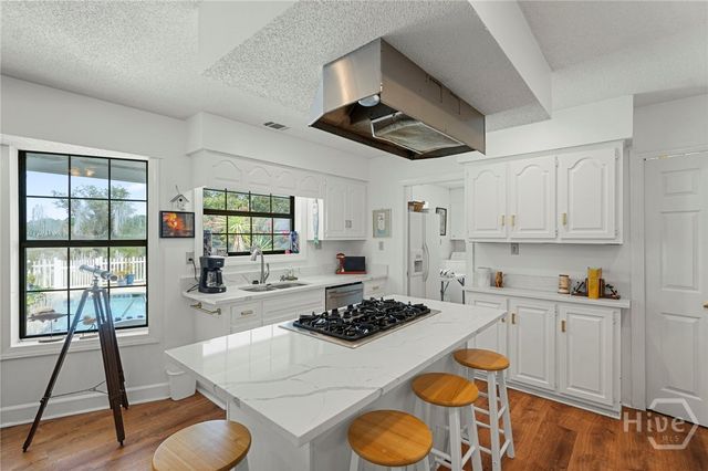 8811 Whitefield Avenue, Savannah, GA 31406