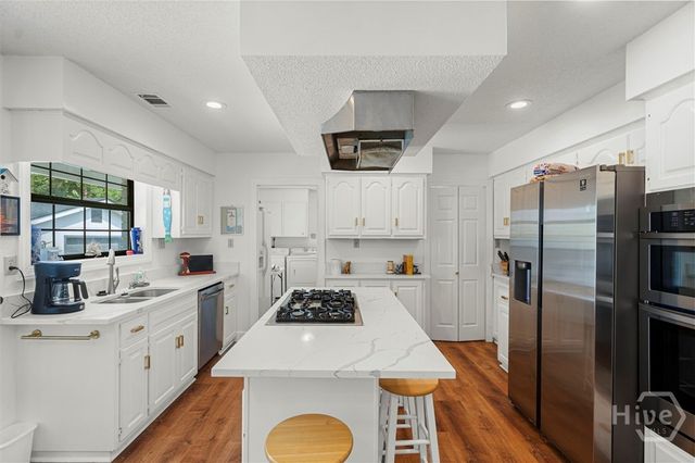 8811 Whitefield Avenue, Savannah, GA 31406
