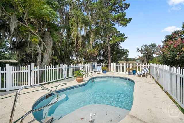 8811 Whitefield Avenue, Savannah, GA 31406