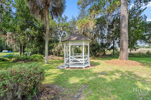 8811 Whitefield Avenue, Savannah, GA 31406