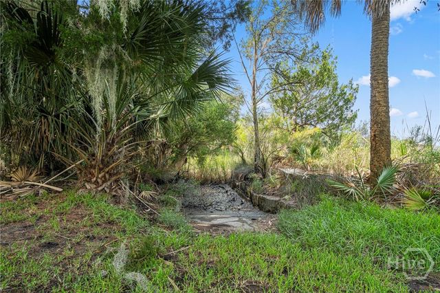 8811 Whitefield Avenue, Savannah, GA 31406