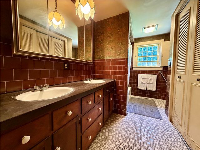 51 Elizabeth Avenue, North Smithfield, RI 02896