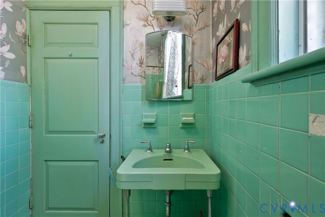 1216 Main St, West Point, VA 23181