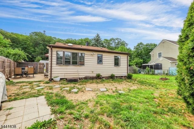 16 Boulevard Ave., Wanaque Boro, NJ 07420