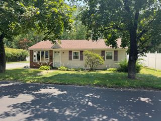19 Candice St, Clinton, MA 01510