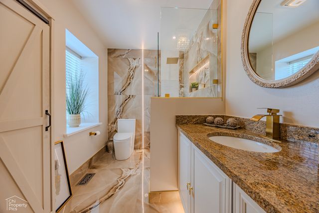 660 Versailles Circle E, Elk Grove Village, IL 60007