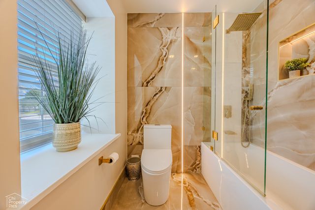 660 Versailles Circle E, Elk Grove Village, IL 60007