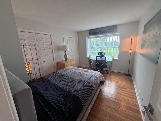 660 Versailles Circle E, Elk Grove Village, IL 60007