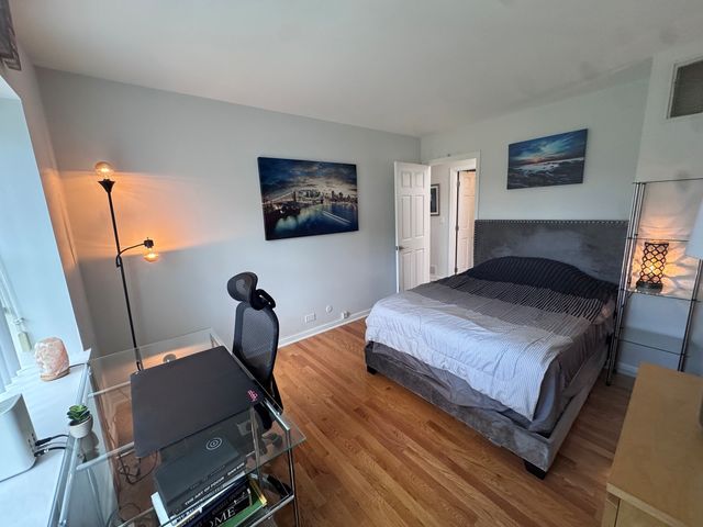 660 Versailles Circle E, Elk Grove Village, IL 60007