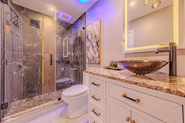 660 Versailles Circle E, Elk Grove Village, IL 60007