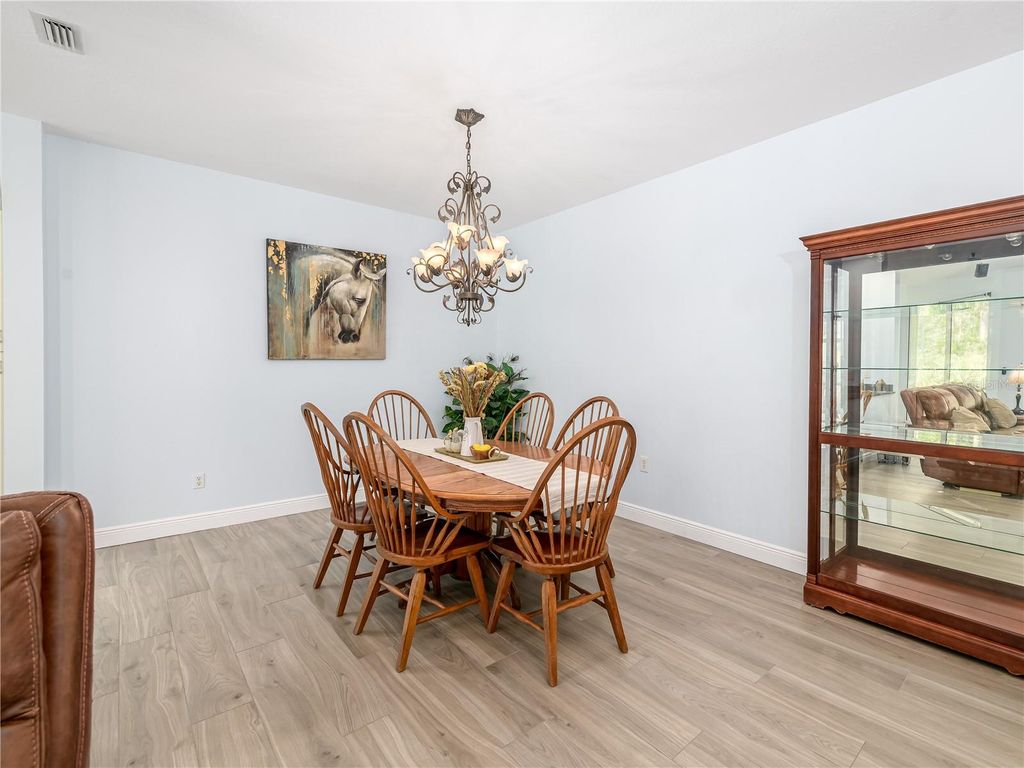 Image 15 of property listing at 10515 CANARY ISLE DRIVE, Tampa, FL 33647