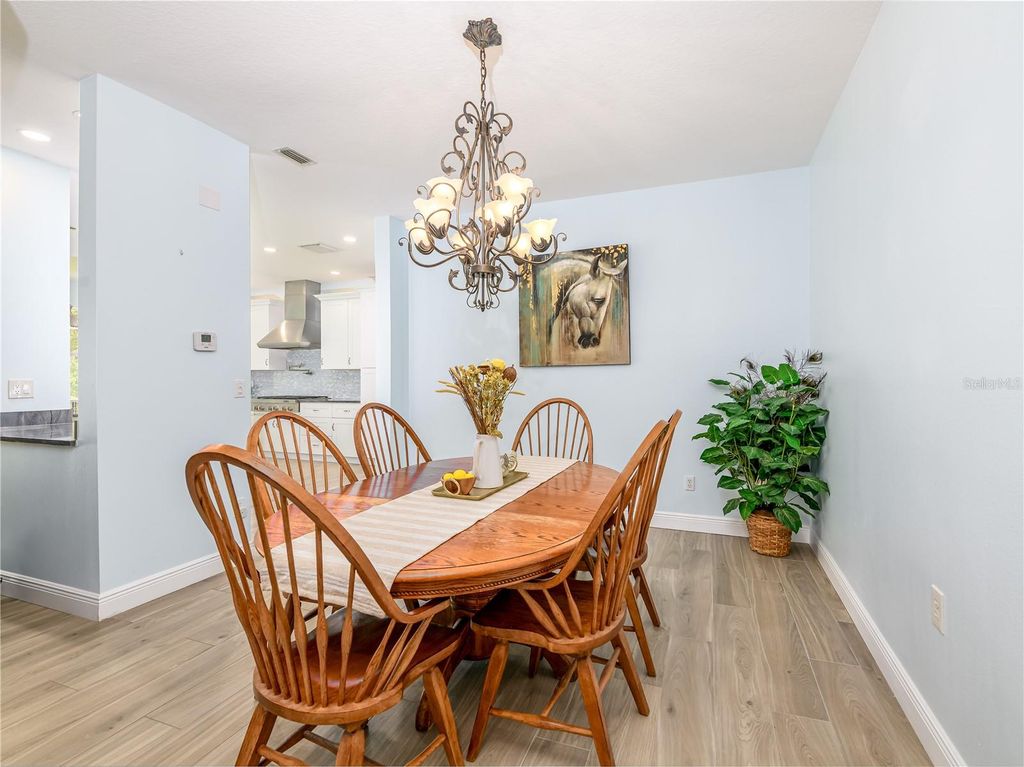 Image 16 of property listing at 10515 CANARY ISLE DRIVE, Tampa, FL 33647