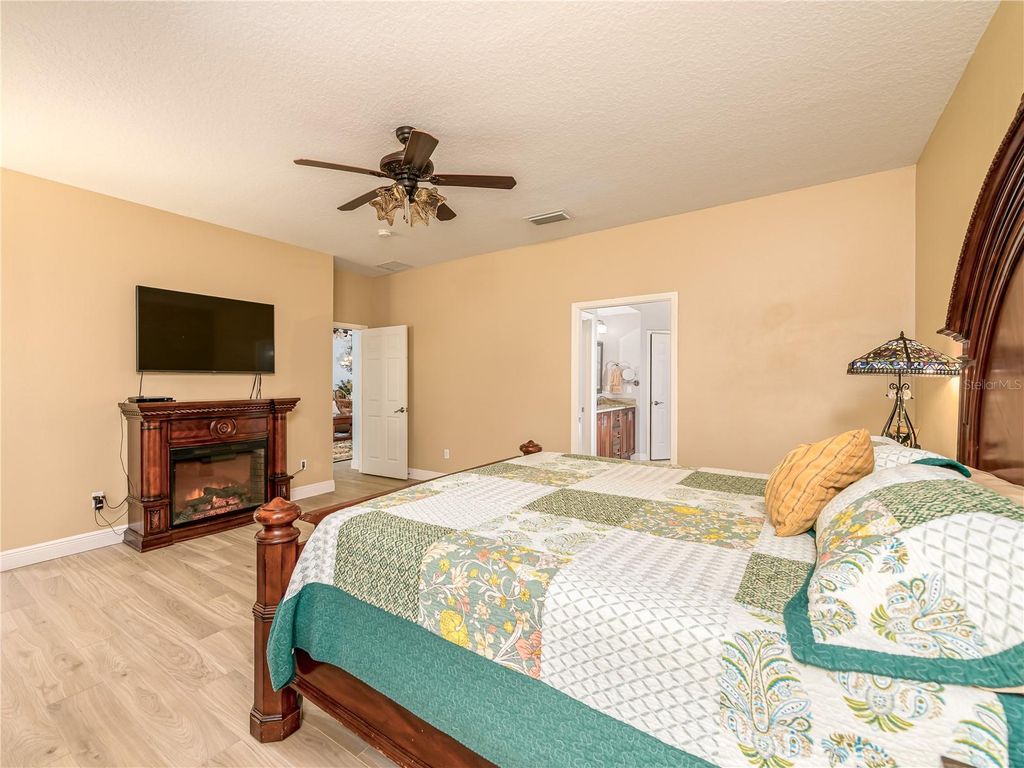 Image 19 of property listing at 10515 CANARY ISLE DRIVE, Tampa, FL 33647