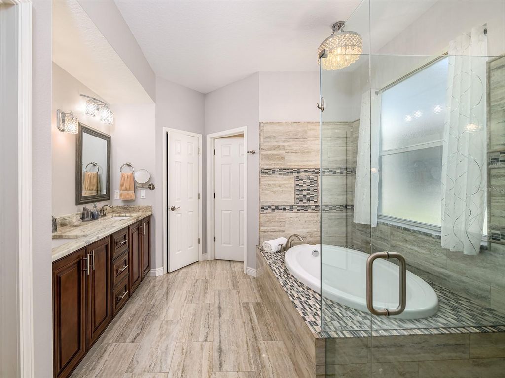 Image 20 of property listing at 10515 CANARY ISLE DRIVE, Tampa, FL 33647