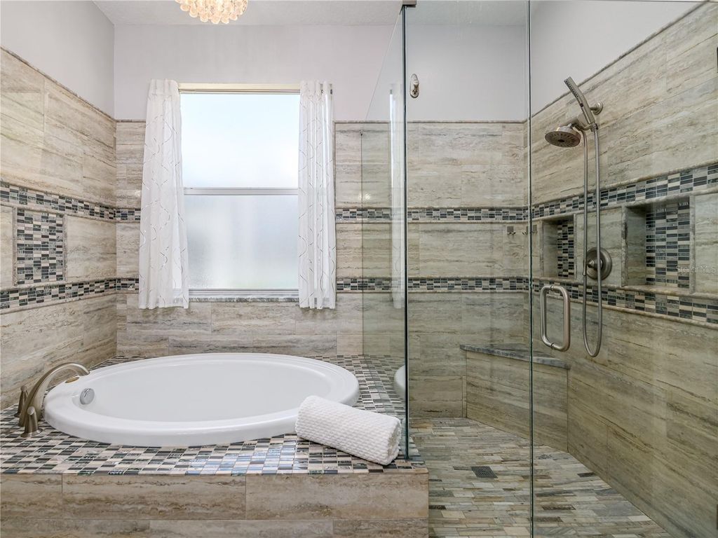 Image 23 of property listing at 10515 CANARY ISLE DRIVE, Tampa, FL 33647