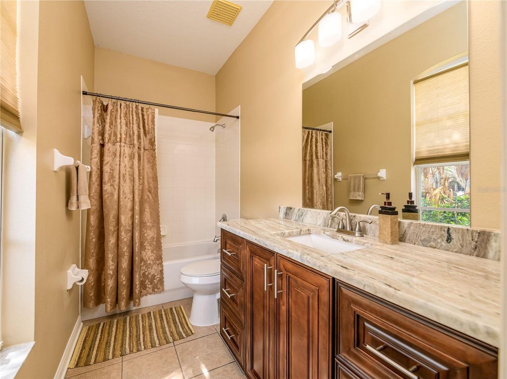 Image 28 of property listing at 10515 CANARY ISLE DRIVE, Tampa, FL 33647