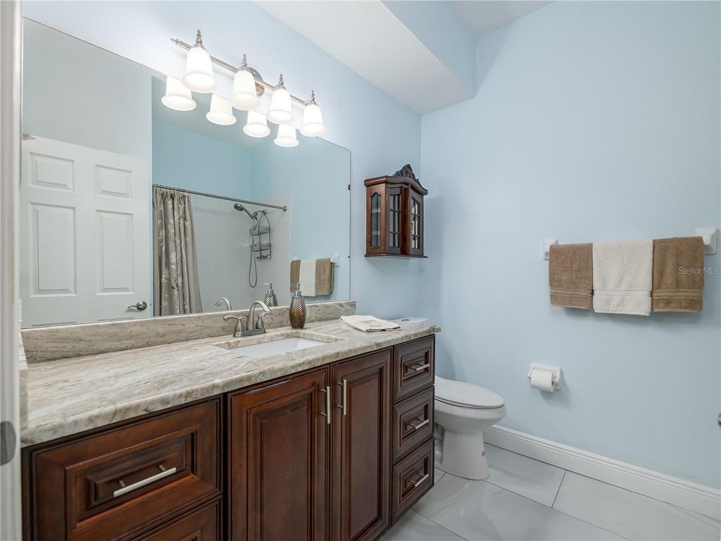 Image 32 of property listing at 10515 CANARY ISLE DRIVE, Tampa, FL 33647