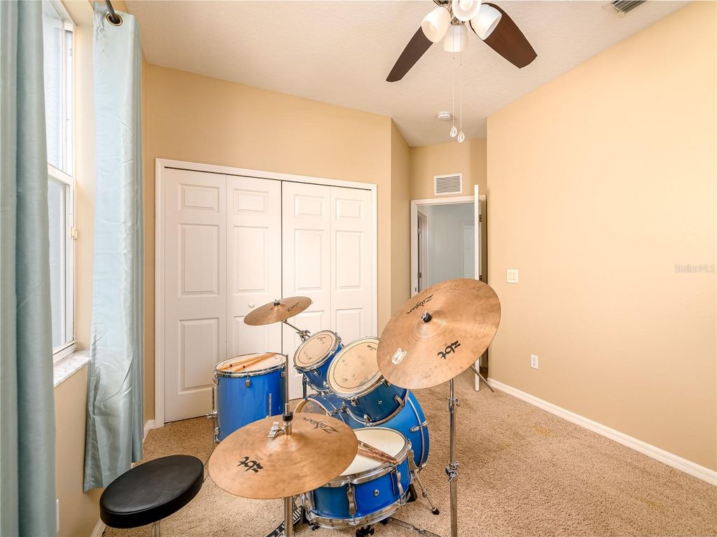 Image 34 of property listing at 10515 CANARY ISLE DRIVE, Tampa, FL 33647