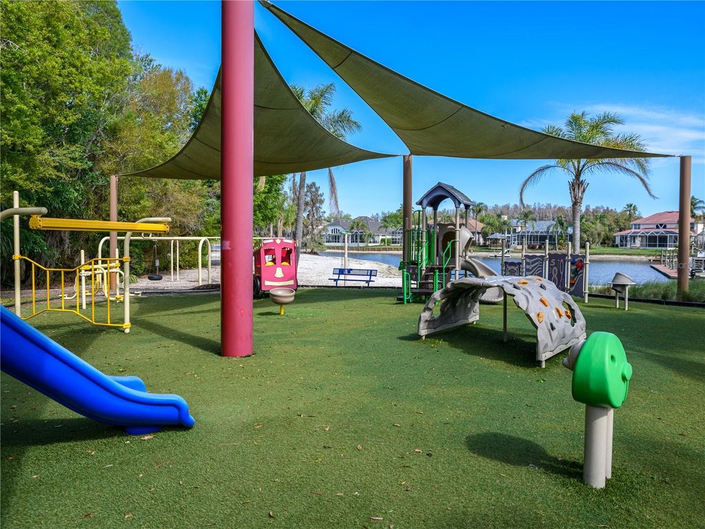 Image 50 of property listing at 10515 CANARY ISLE DRIVE, Tampa, FL 33647