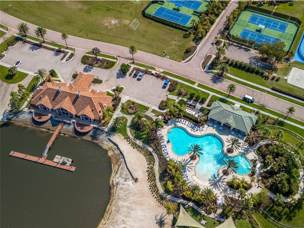 Image 66 of property listing at 10515 CANARY ISLE DRIVE, Tampa, FL 33647